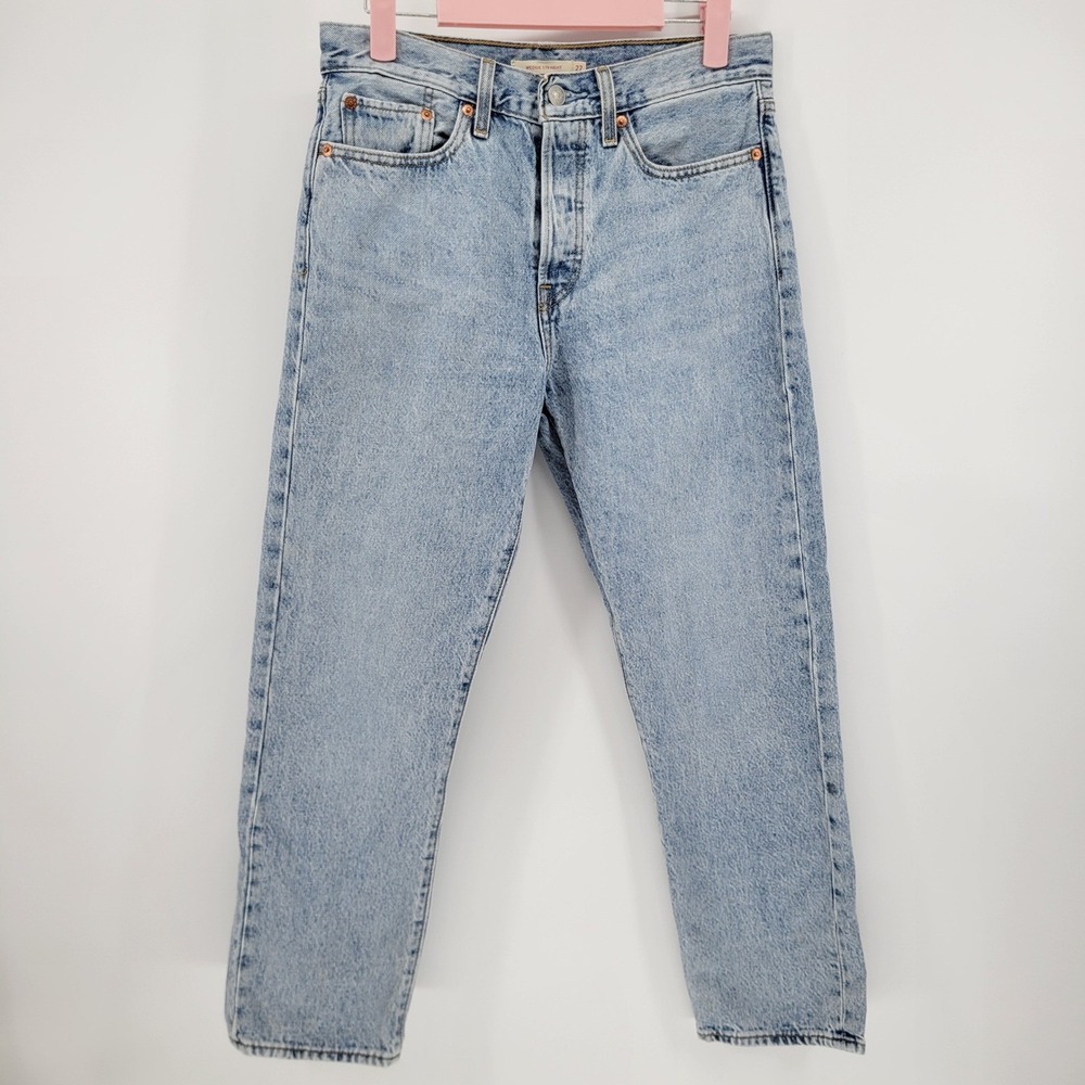 Levis Premium Wedgie Straight Jeans Light Wash Blue Button Fly Denim Womens 27